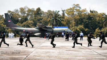 Aksi Menegangkan Jet Tempur F Falcon Tni Kejar Pesawat Asing