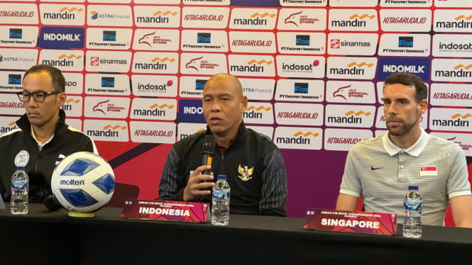 Coach Nova Arianto, pelatih Timnas Indonesia U-16 saat konferensi pers jelang laga Piala AFF U-16 di Hotel Paragon, Solo, Kamis, 20 Juni 2024.