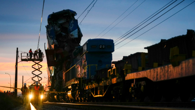 Dua kereta yang bertabrakan di San Bernardo, Santiago, Chile.