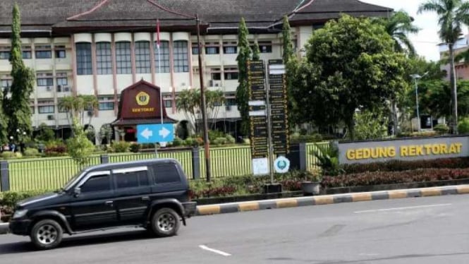 Gedung Rektorat Universitas Mataram, Jalan Majapahit, Mataram, NTB.