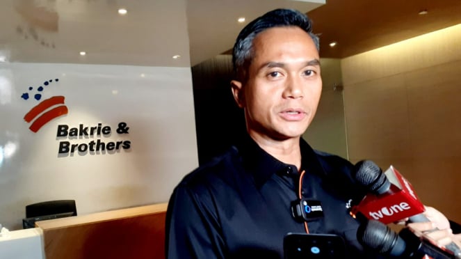 Direktur Utama dan Chief Executive Officer (CEO) PT Bakrie & Brothers Tbk (BNBR), Anindya N. Bakrie, usai menggelar RUPST dan RUPSLB BNBR di Bakrie Tower, Jakarta, Jumat, 21 Juni 2024)