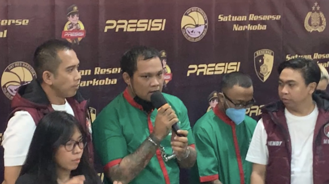 Penyanyi Virgoun menyampaikan permohonan maaf kepada seluruh masyarakat Indonesia, keluarga, hingga anak-anaknya.