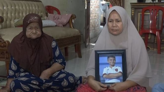Keluarga Afif Maulana, bocah di Padang, Sumbar tewas diduga dianiaya polisi