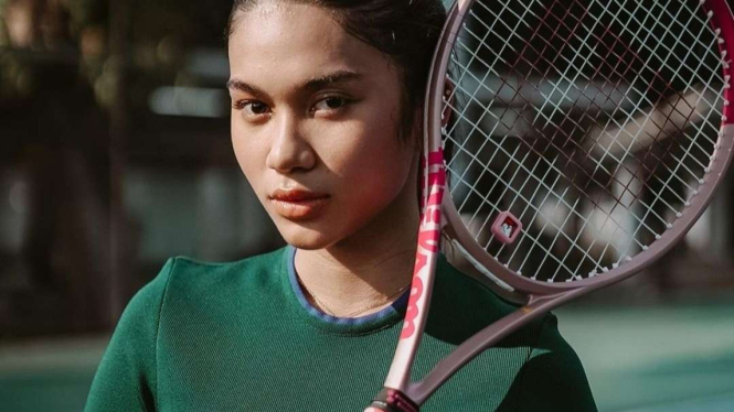 Istri Pratama Arhan, Azizah Salsha bermain tenis