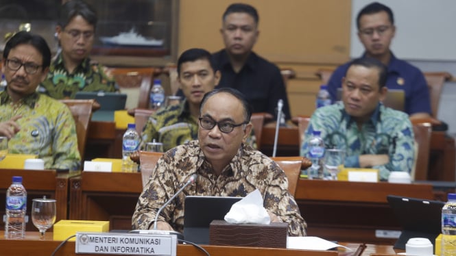 Menkominfo Budi Arie Setiadi Rapat Kerja dengan Komisi 1 DPR