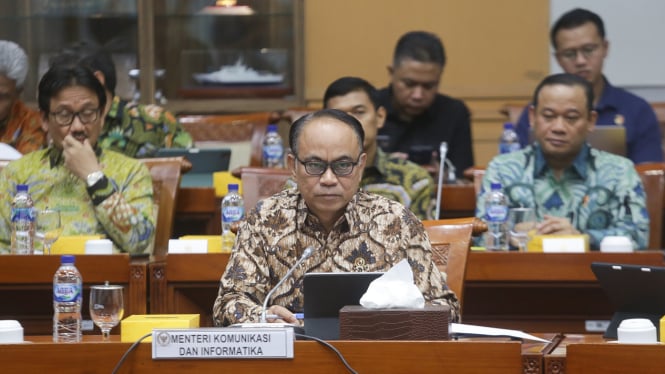 Menkominfo Budi Arie Setiadi Rapat Kerja dengan Komisi 1 DPR