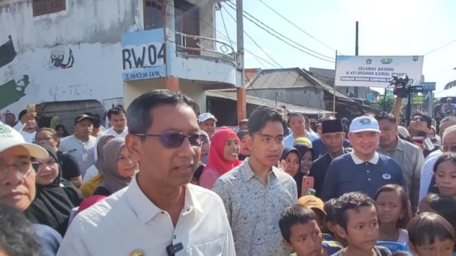 Wali Kota Solo, Gibran Rakabuming Raka Ikut Dampingi Pj Gubernur DKI Jakarta Heru Budi Hartono Tinjau Proyek Banjir di Jakarta Barat