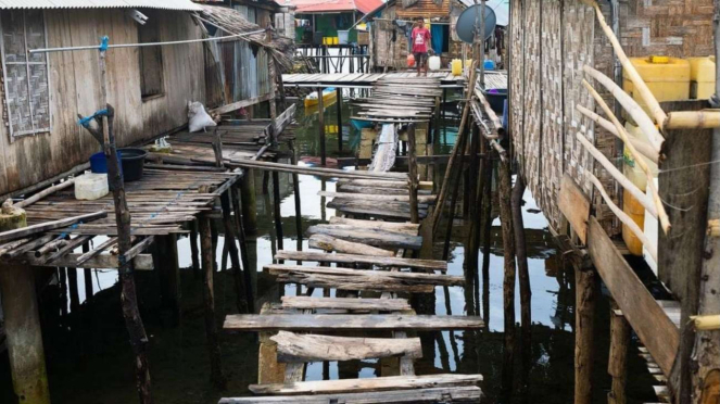Youtuber Asal Denmark Bantu Bangun Jembatan Rusak di Wakatobi