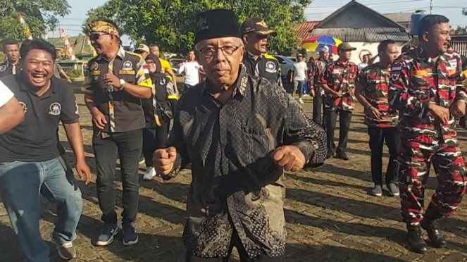 VIVA Military: Pak Udin en el concierto de los 3 pilares de Purwakarta