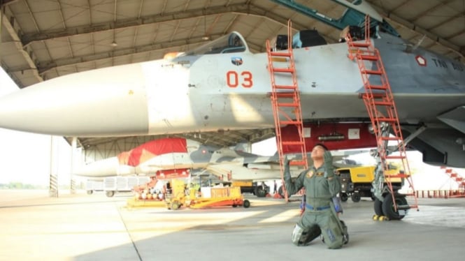 VIVA Militer: Lettu Pnb Fikri Hira Muzaki sukses Terbang Solo Sukhoi SU-30