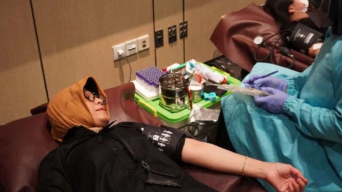   Presdir LPCK Gita Irmasari ikut dalam kegiatan donor darah