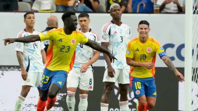 Davinson Sanchez dari Kolombia, merayakan gol kedua timnya ke gawang Kosta Rika