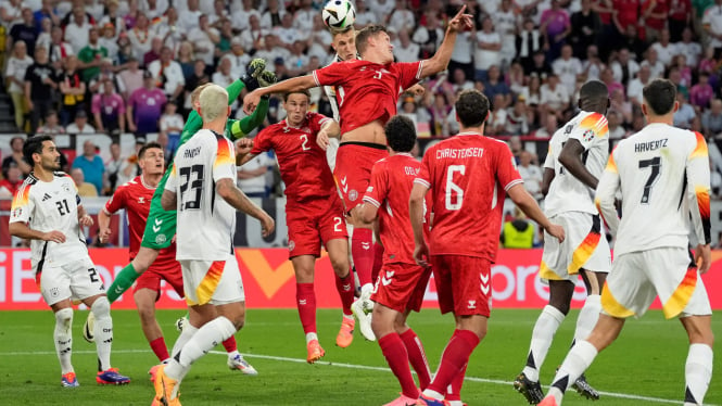 Pemain Timnas Jerman, Nico Schlotterbeck cetak gol yang akhirnya dianulir