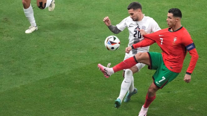 Capitán de la selección de Portugal, Cristiano Ronaldo ante Eslovenia