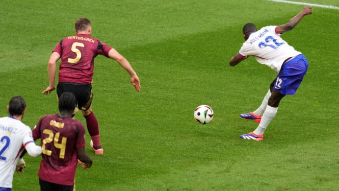 Pemain Timnas Belgia, Jan Vertonghen mencetak gol bunuh diri ke gawang Prancis