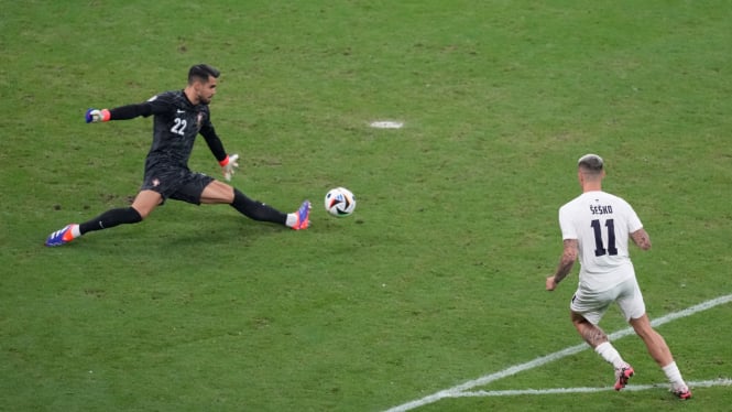 Kiper Timnas Portugal, Diogo Costa gagalkan penalti Slovenia