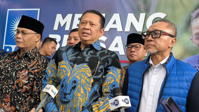 Ketua MPR RI Bambang Soesatyo alias Bamsoet bersama Ketua Umum PAN Zulkifli Hasan alias Zulhas di Kantor DPP PAN, Jakarta Selatan, Rabu, 3 Juli 2024