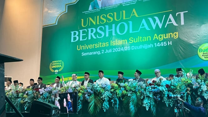 Habib Ali Zainal Abidin Assegaf menghadiri salawat akbar di Unissula Semarang