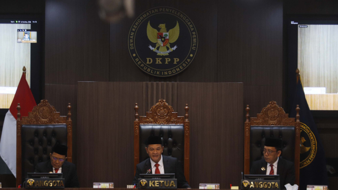 DKPP Berhentikan Ketua KPU Hasyim Asy'ari