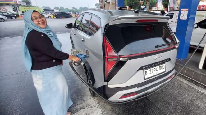 Repostaje de combustible del Hyundai Stargazer X