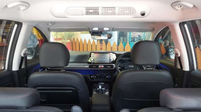 El interior del Hyundai Stargazer X.