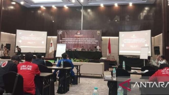 Proses penyandingan data C Hasil dan D hasil oleh KPU Kabupaten Serang Banten