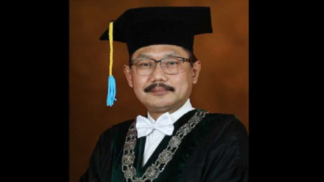 Decano de la Facultad de Medicina de la Universidad Airlanga (Unair) Prof. Dr. Budi Santoso