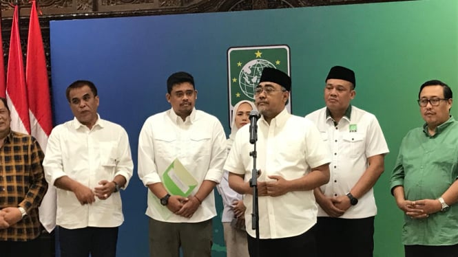 Waketum PKB Jazilul Fawaid di markas PKB saat memberi SK Dukungan ke Bobby Nasution