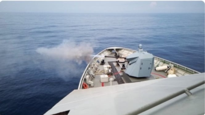 VIVA Militer: KRI Bung Karno-369 uji coba Meriam Marlin Leonardo