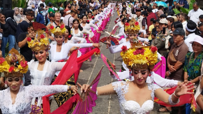 Joged Bungbung kolosal di Desa Panglipuran Bali