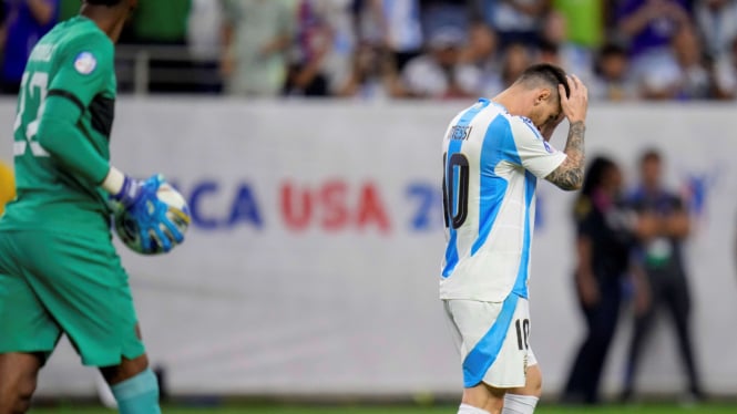 Kapten Timnas Argentina, Lionel Messi usai gagal dalam adu penalti