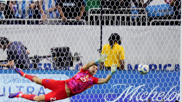 Kiper Timnas Argentina, Emiliano Martinez menggagalkan penalti Ekuador