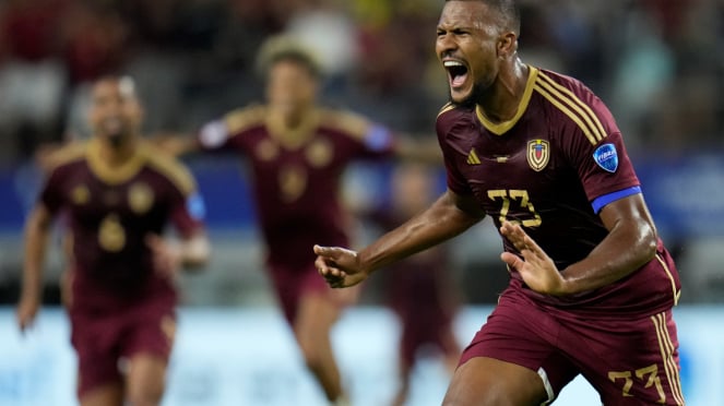 El jugador de la selección de Venezuela Salomón Rondón marcó un gol