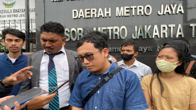 Puluhan pelamar kerja yang menjadi korban penipuan dan penggelapan