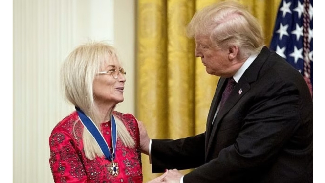 Ratu Judi Israel Miriam Adelson Bersama Dengan Donald Trump (Doc: Times of Israel)