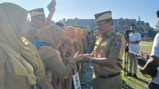 Sekretaris Daerah Kabupaten Tangerang Maesyal Rasyid berpamitan usai pimpin apel terakhirnya.