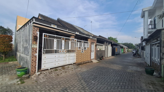 Rumah anggota polisi yang berseteru dengan istrinya.