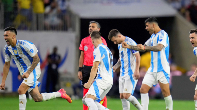 Pemain Timnas Argentina rayakan kemenangan