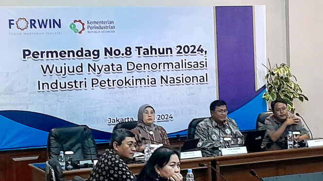 [dok. Para pembicara dalam diskusi 'Permendag No 8 Tahun 2024, Wujud Nyata Denormalisasi Industri Petrokimia Nasional', di kantor Kementerian Perindustrian, Jakarta, Senin, 8 Juli 2024]