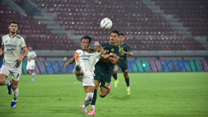 Persib Bandung tengah menjalani pertandingan melawan Persikabo 1973 di Liga 1 2023/2024  (sumber foto : Dede Idrus)