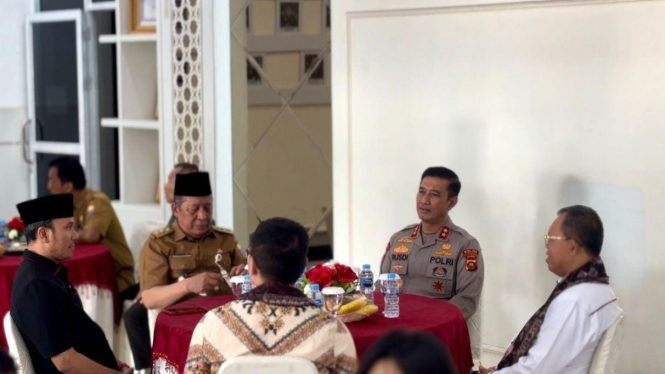 Ketua DPRD Provinsi Jambi, Edi Purwanto Duduk Diskusi Bersama Angot Kompolnas RI (Baju Putih) dan Kapolda Jambi, Irjen Pol Rusdi  