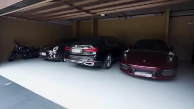 Koleksi mobil mewah Tompi