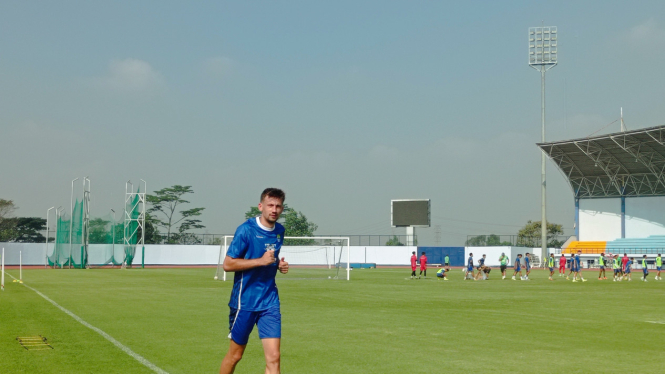 Pemain anyar Persib, Mateo Kocijan sudah bergabung dengan tim dalam sesi latihan di Stadion Arcamanik, Bandung (sumber foto: Dede Idrus) 