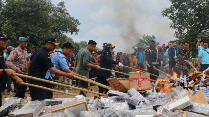 Bea Cukai musnahkan hasil tembakau ilegal