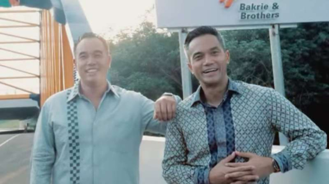 Anindra Ardiansyah Bakrie (kiri), Anindya Novyan Bakrie (Kanan)