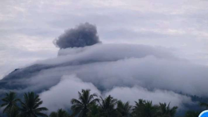 Erupsi Gunung Lewotobi di Flores Timur, Nusa Tenggara Timur, Kamis, 11 Juli 2024.