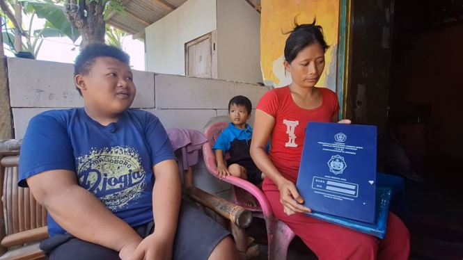 Ijazah Tertahan di Sekolah, Kakak Beradik Warga Miskin di Brebes Kesulitan.