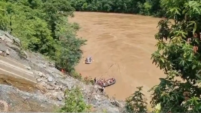 Bus di Nepal terjun ke Sungai 60-an penumpang hilang