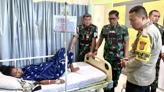 VIVA Militer: Danlanud Sultan Hasanuddin temui korban penembakan di RS Palu