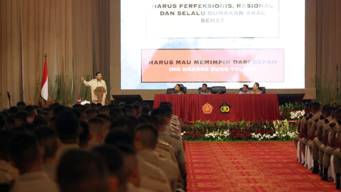 Menhan RI Prabowo Subianto di acara pembekalan calon perwira remaja (capaja) TNI-Polri l di Balai Sudirman, Jakarta Selatan, Jumat, 12 Juli 2024 (Biro Humas Setjen Kemhan)